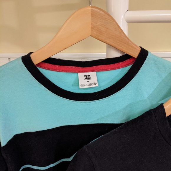 Hurley DC Shoes 2/lot Graphic Tee Size M 494 - Picture 11 of 15